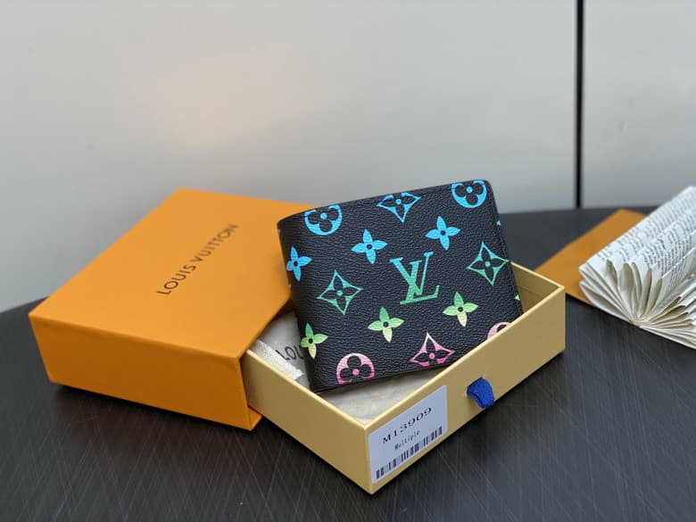 L X V CARD HOLDER/Wallets(Multiple sizes)