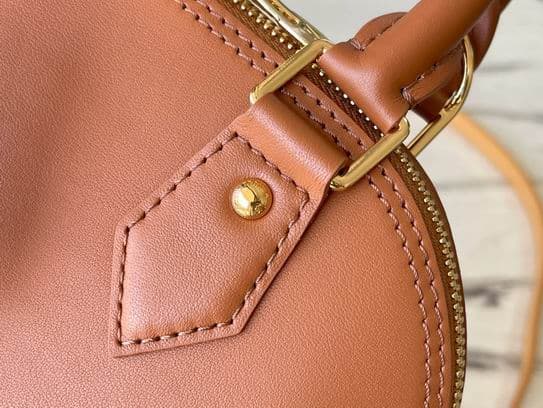 L X V Handbag 23.5x17.5x11.5cm