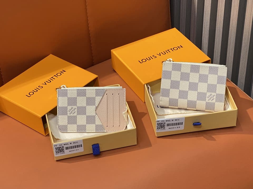 L X V Wallets