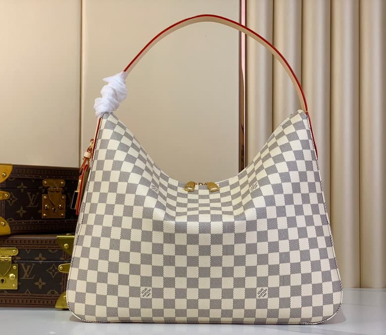 L X V Shoulder bag/handbag