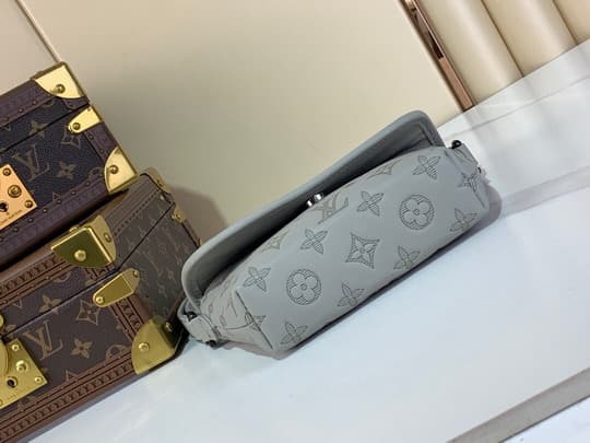 L X V Shoulder bag