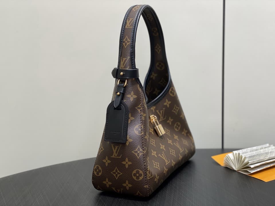 L X V Shoulder bag 15x12x28cm