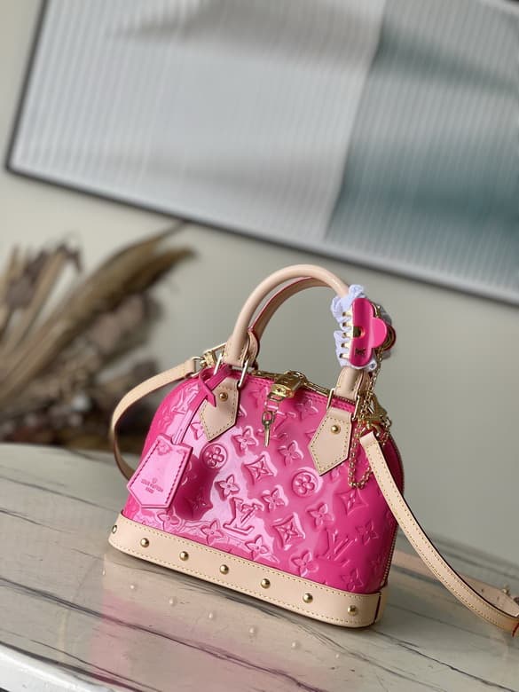 L X V Handbag 23.5x17.5zx11.5cm