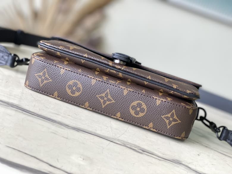 L X V Messenger Bags Size:22x12x6cm