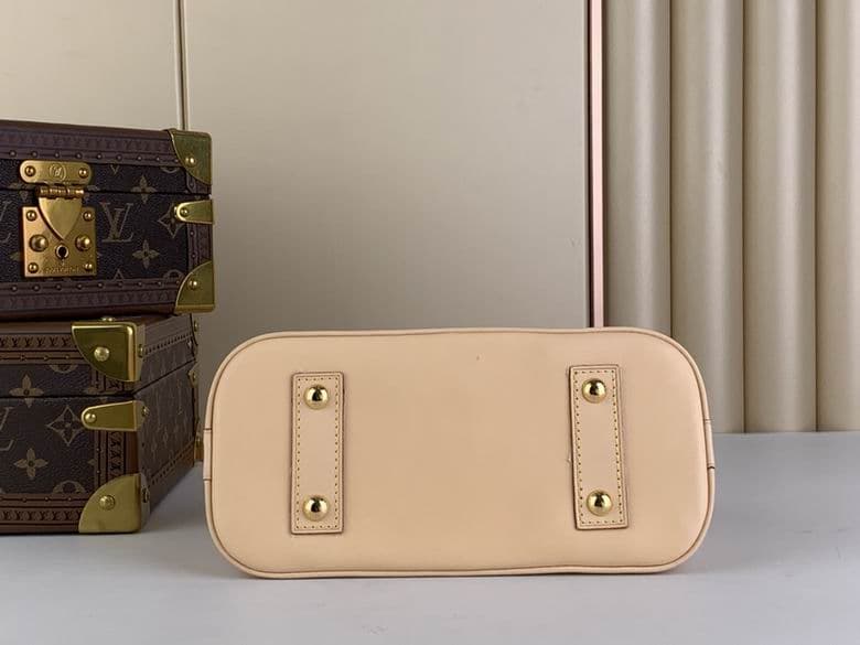 L X V Bag 23.5x17.5x11.5cm