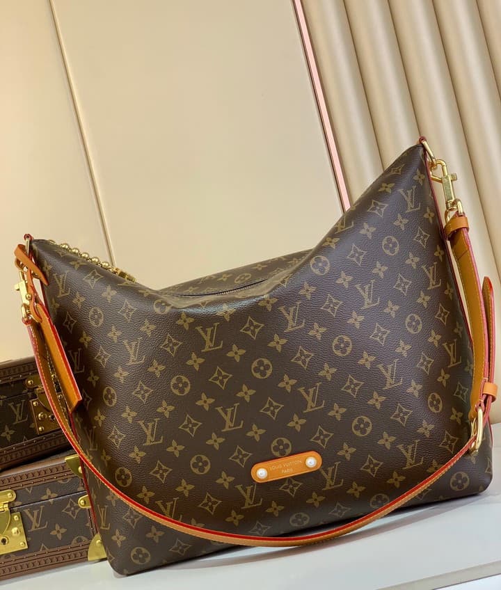 L X V Shoulder bag