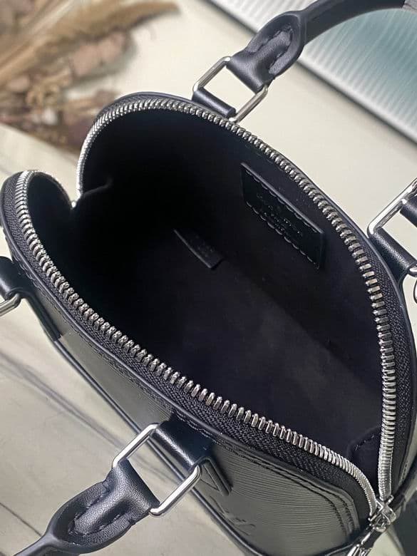 L X V Handbag 18x12x8cm
