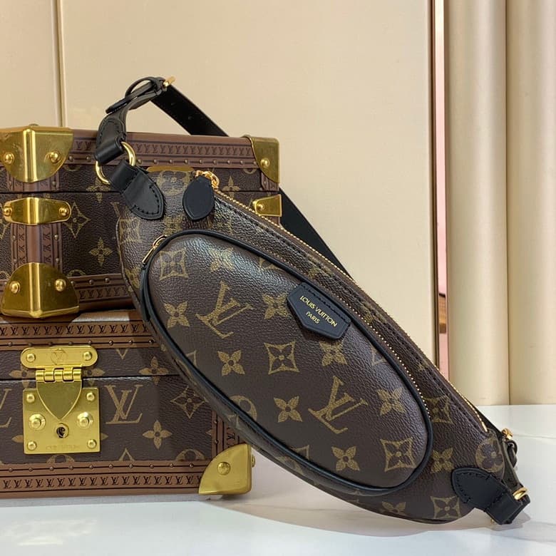 L X V Shoulder bag