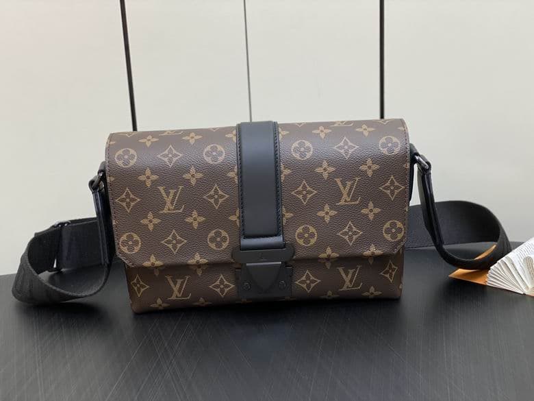 L X V Messenger Bags Size:28x16x10cm