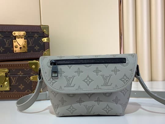 L X V Shoulder bag