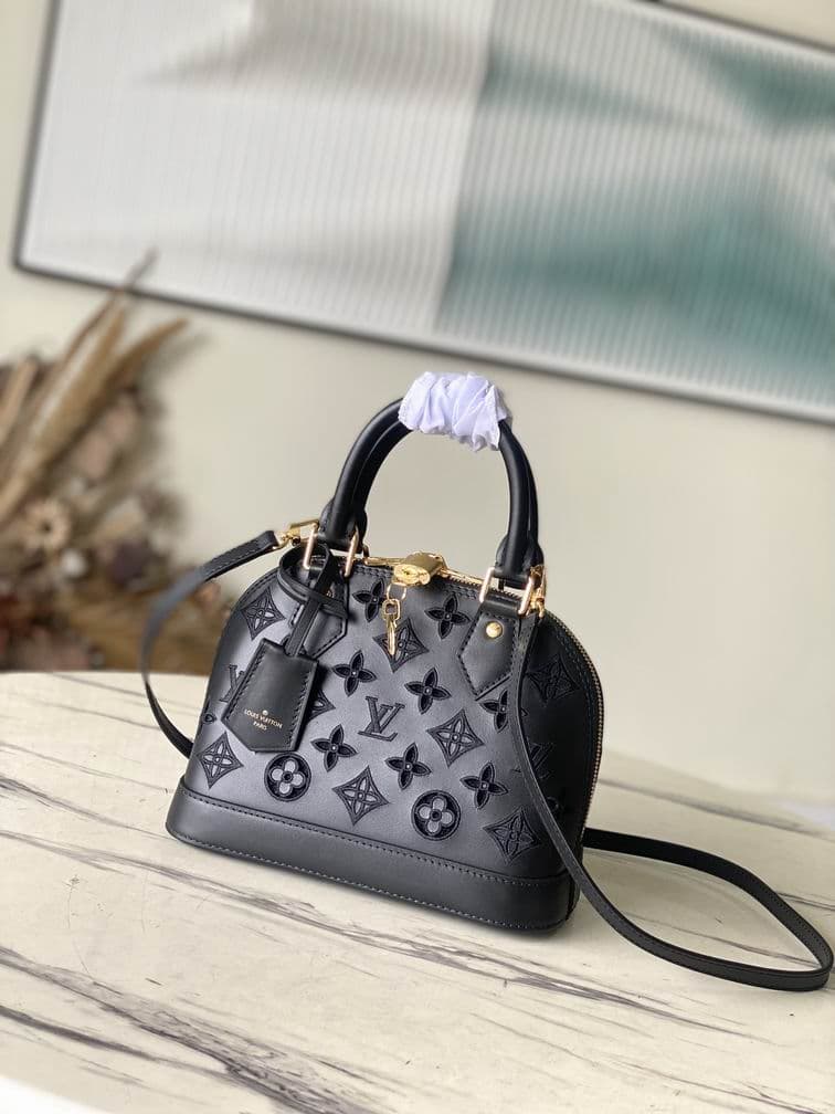 L X V Handbag 23.5x17.5x11.5cm