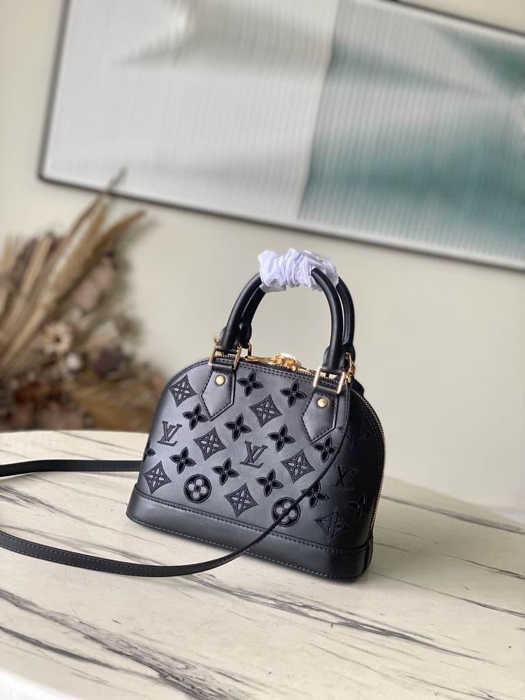 L X V Handbag 23.5x17.5x11.5cm