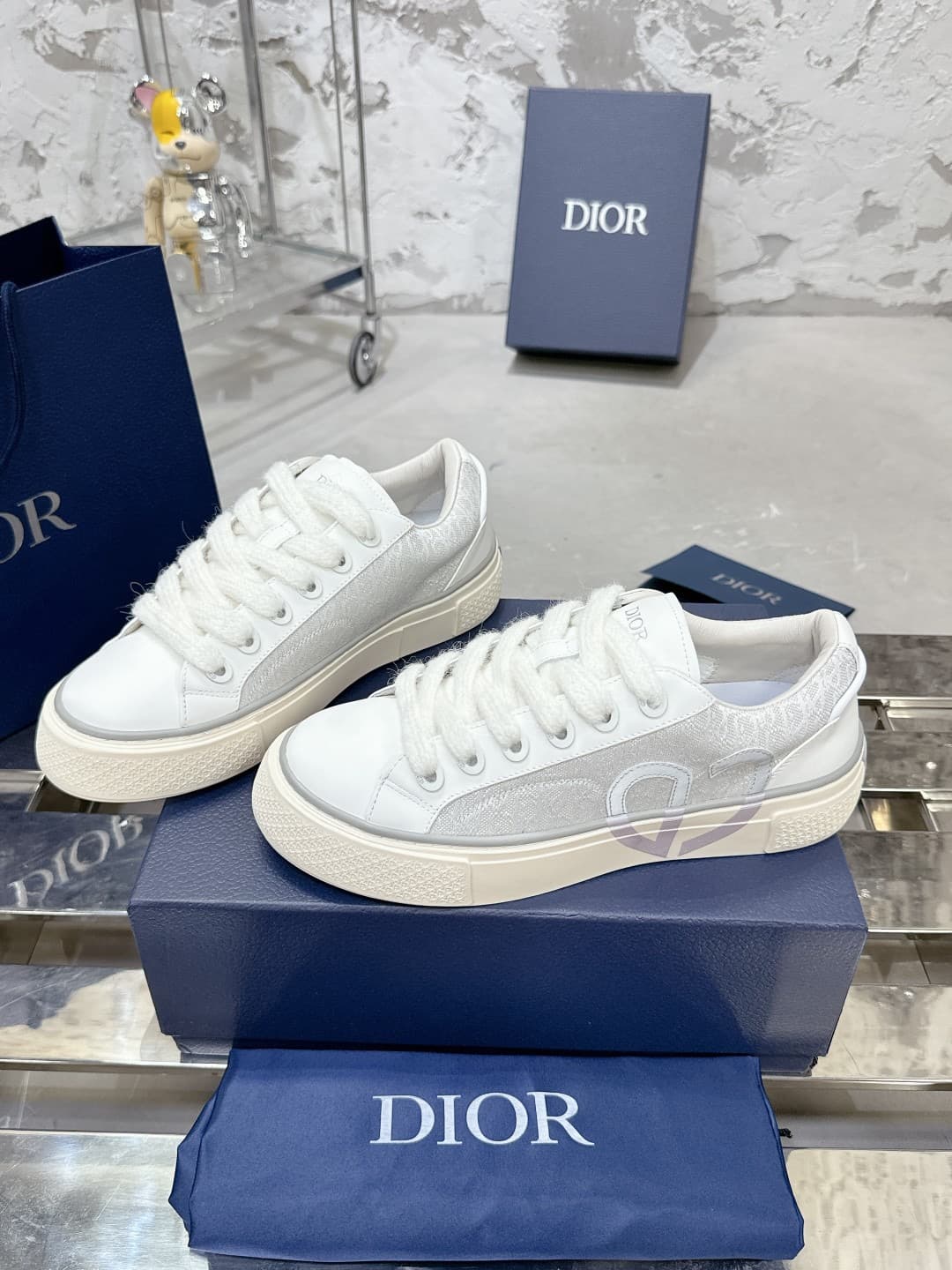 DR New B33 Sneaker