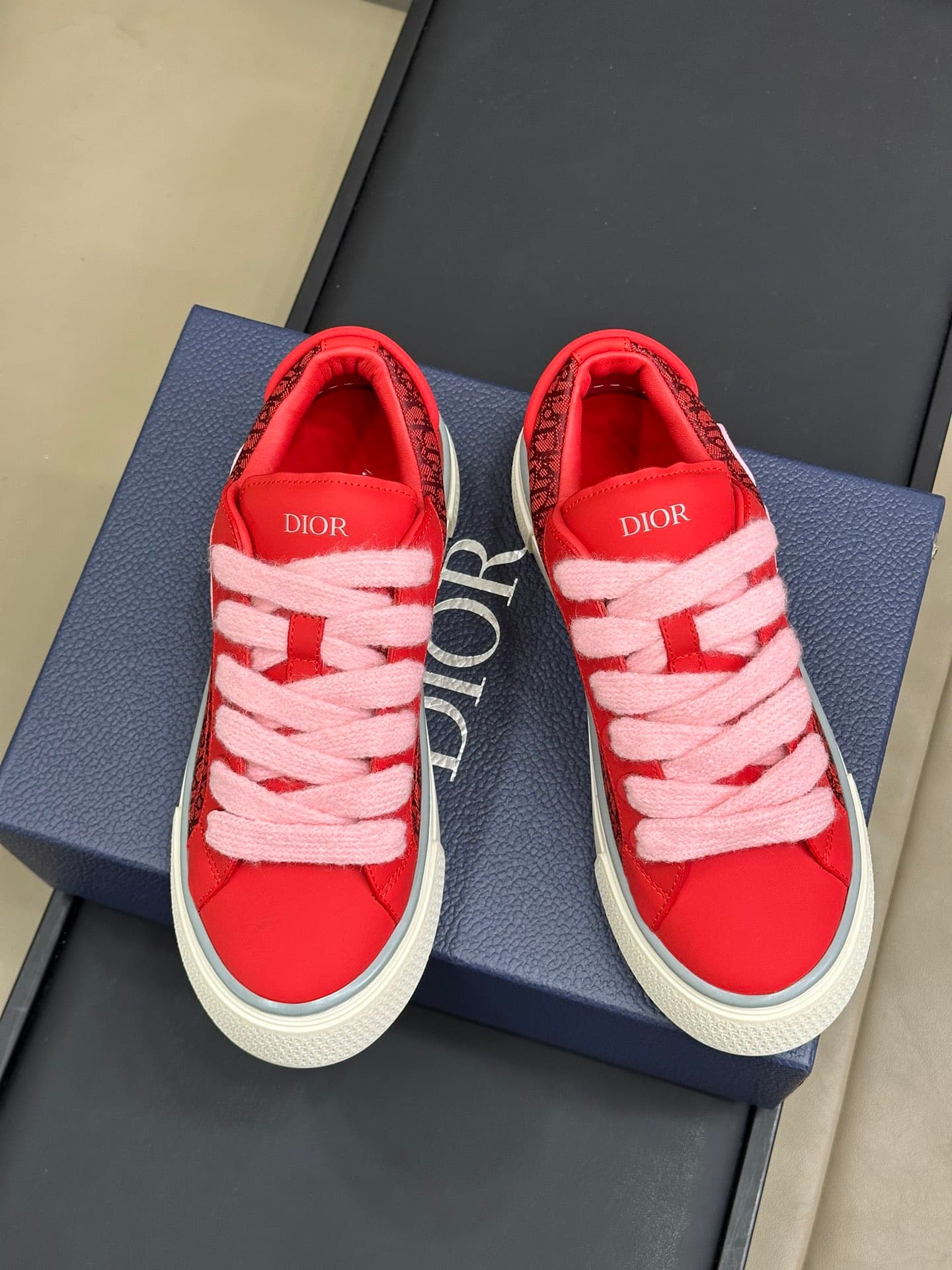 DR New B33 Sneaker