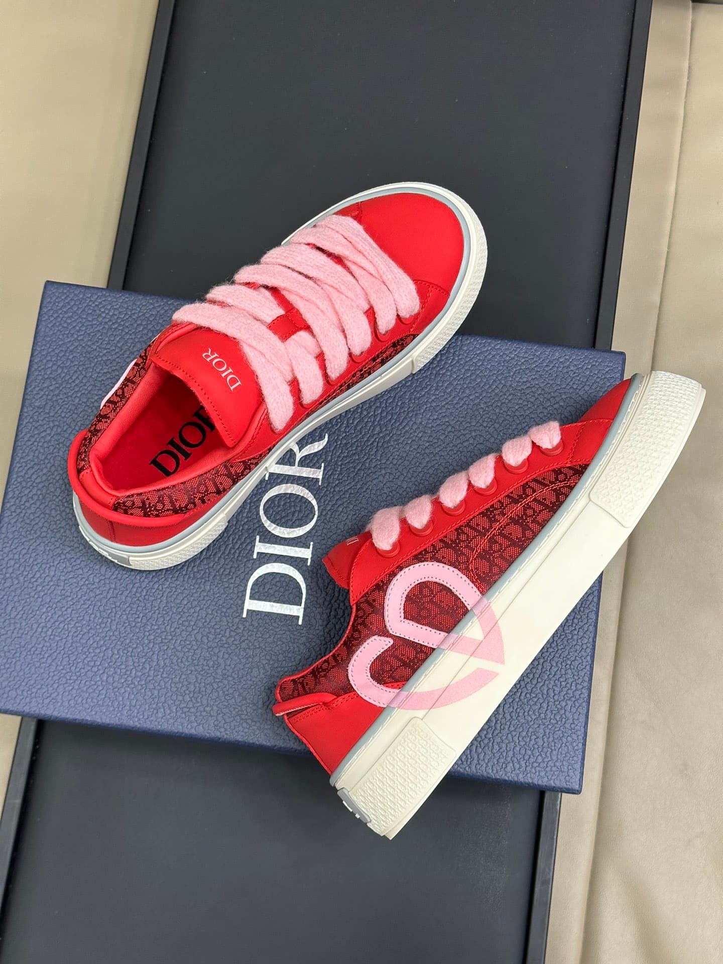 DR New B33 Sneaker