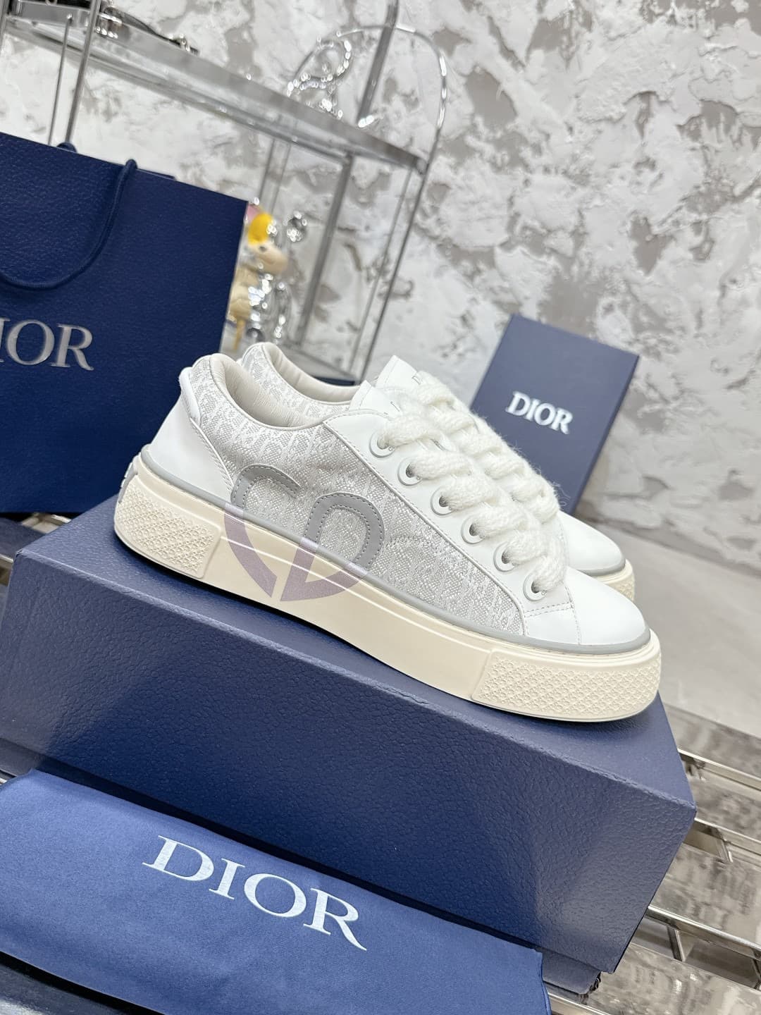 DR New B33 Sneaker
