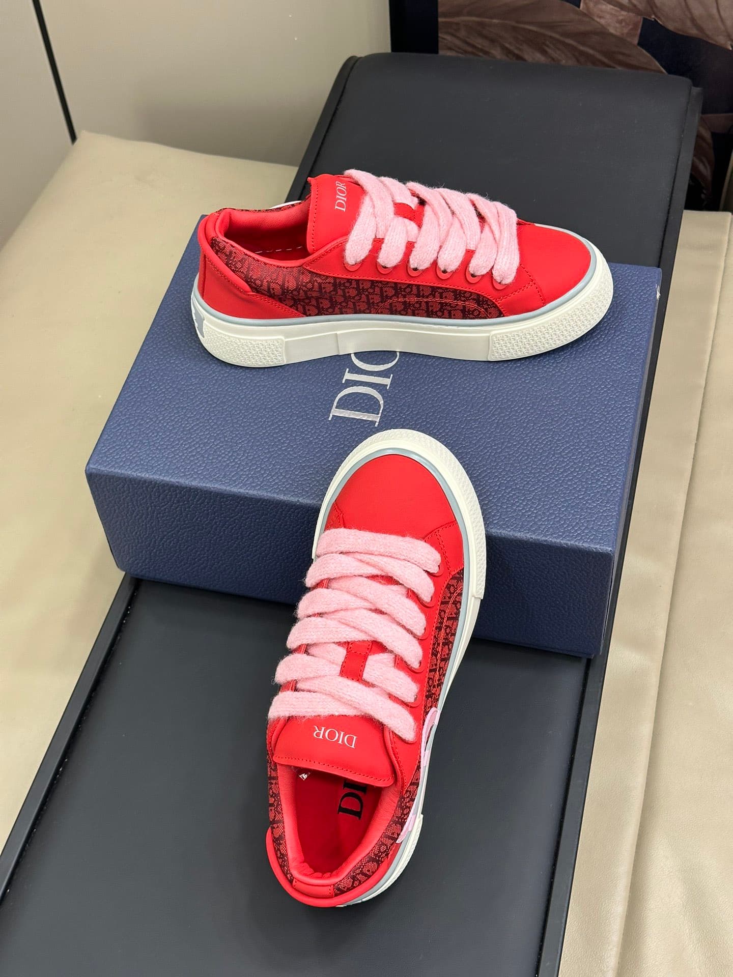 DR New B33 Sneaker