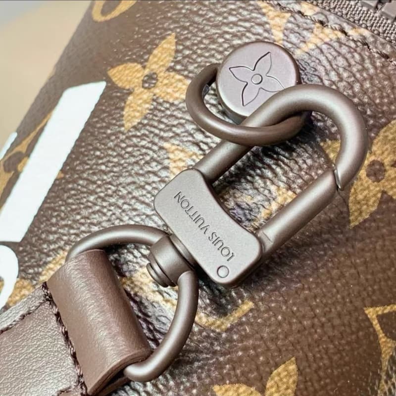 L X V Shoulder bag