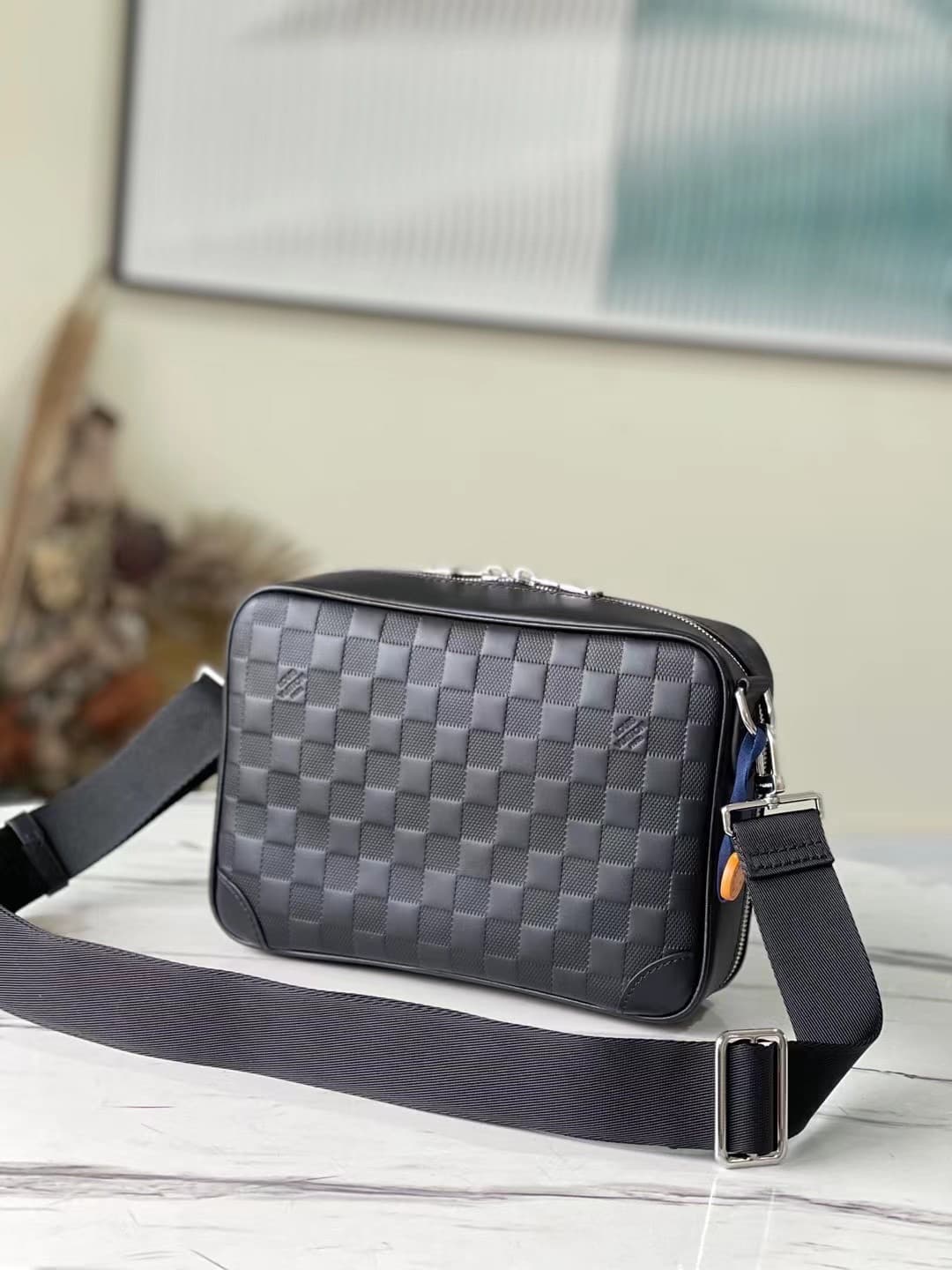 L X V Shoulder bag/handbag 27*18*7cm