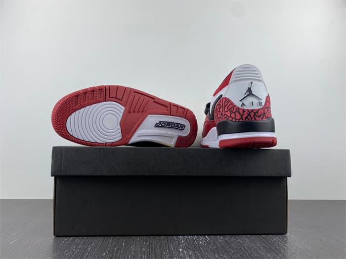 JRD Legacy 312 Low Chicago Red. CD7069-116.
