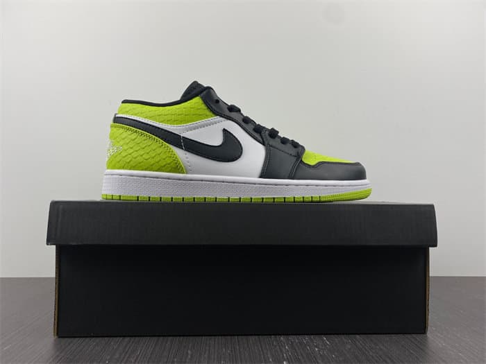 JRD 1 Low Snakeskin Vivid Green DX4446-301