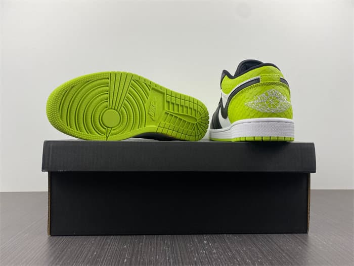 JRD 1 Low Snakeskin Vivid Green DX4446-301