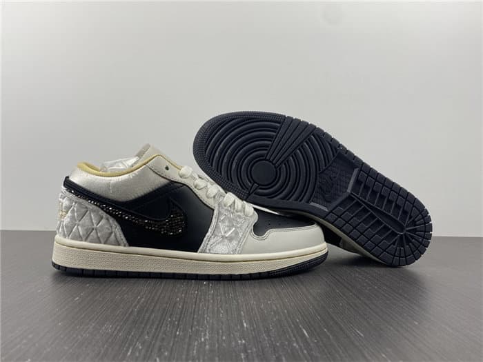 JRD1 Beaded Swoosh DV1762-001
