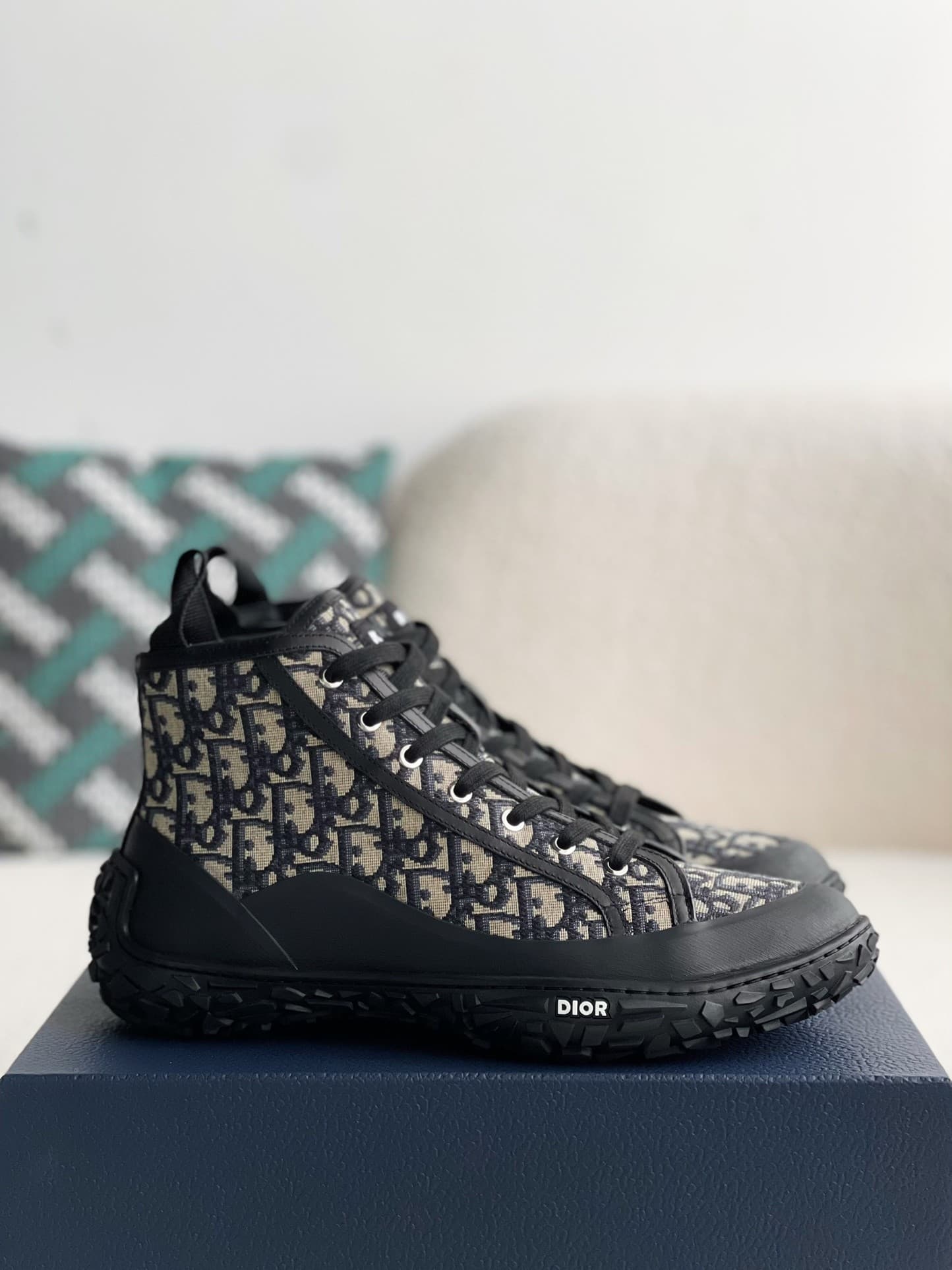 DR B28 high-top Sneakers