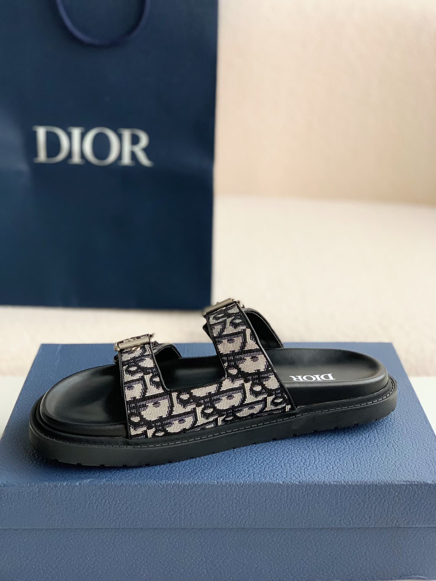 DR Classic B22 Clunky Sandals