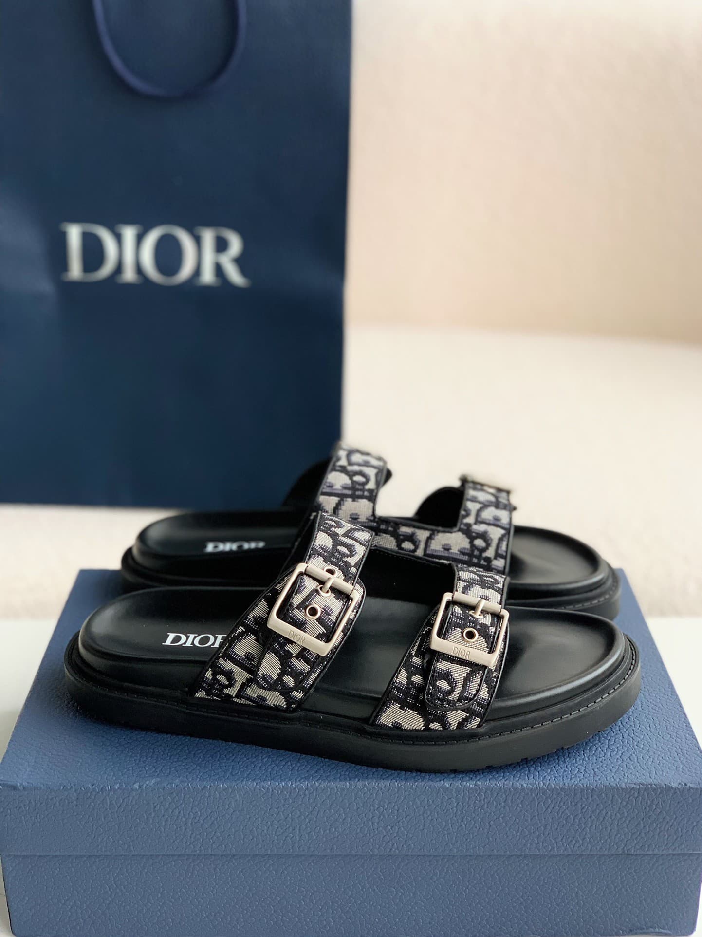 DR Classic B22 Clunky Sandals