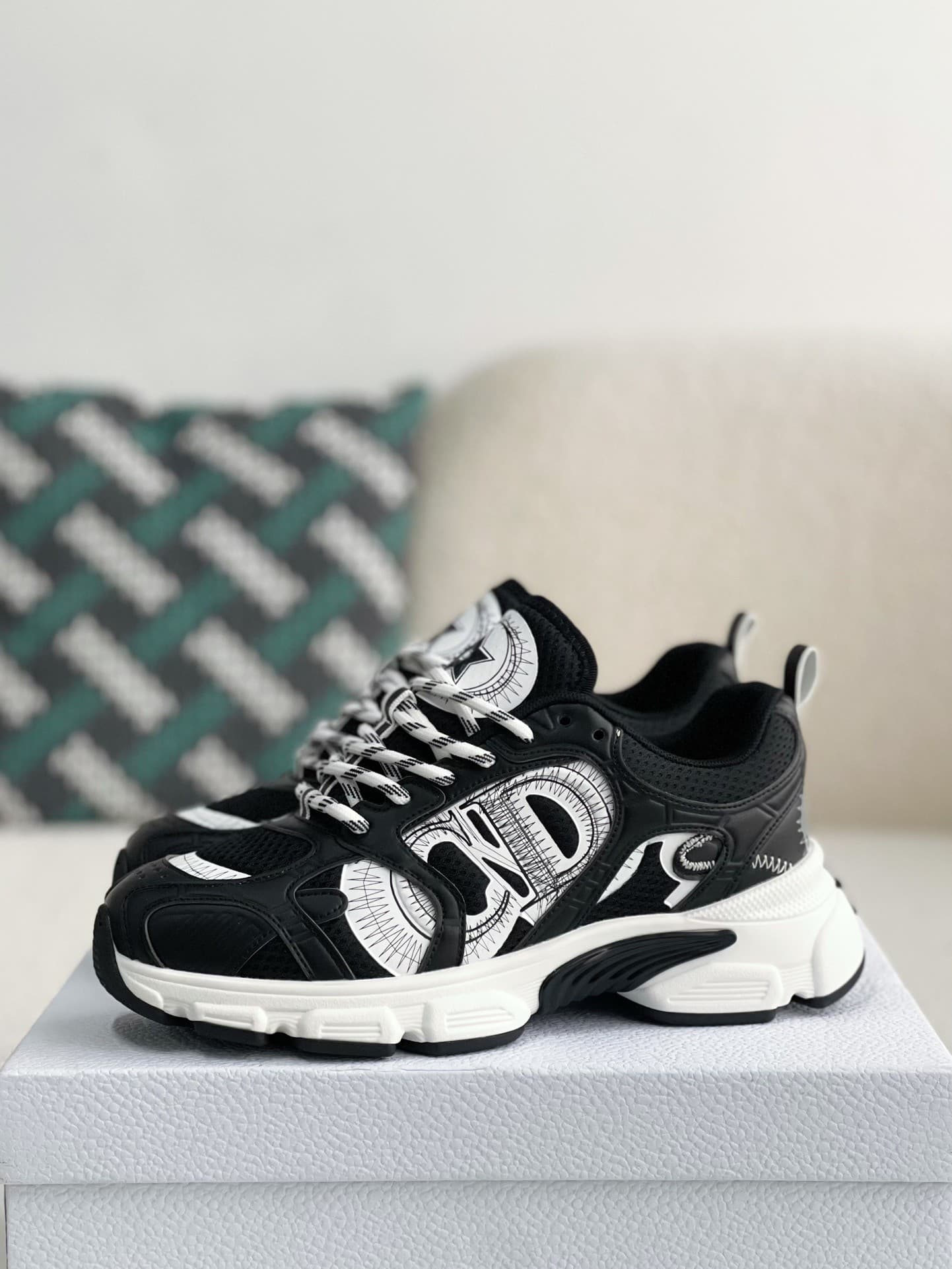 DR Running Sneakers