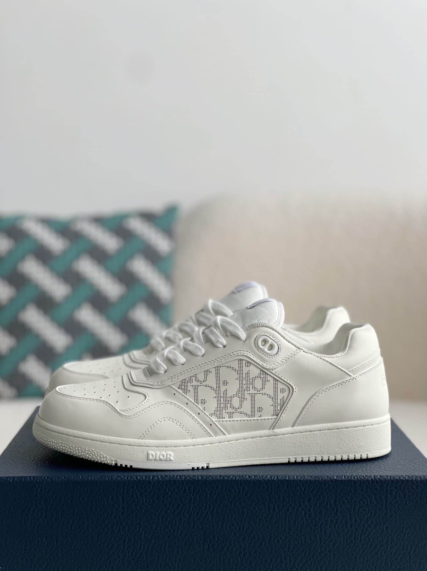 DR B27 Oblique Sneakers