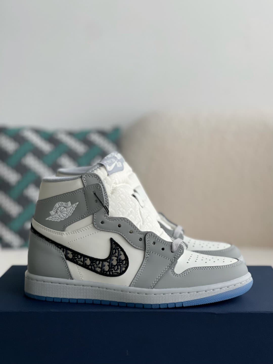 DR X NK JRD 1 Sneaker