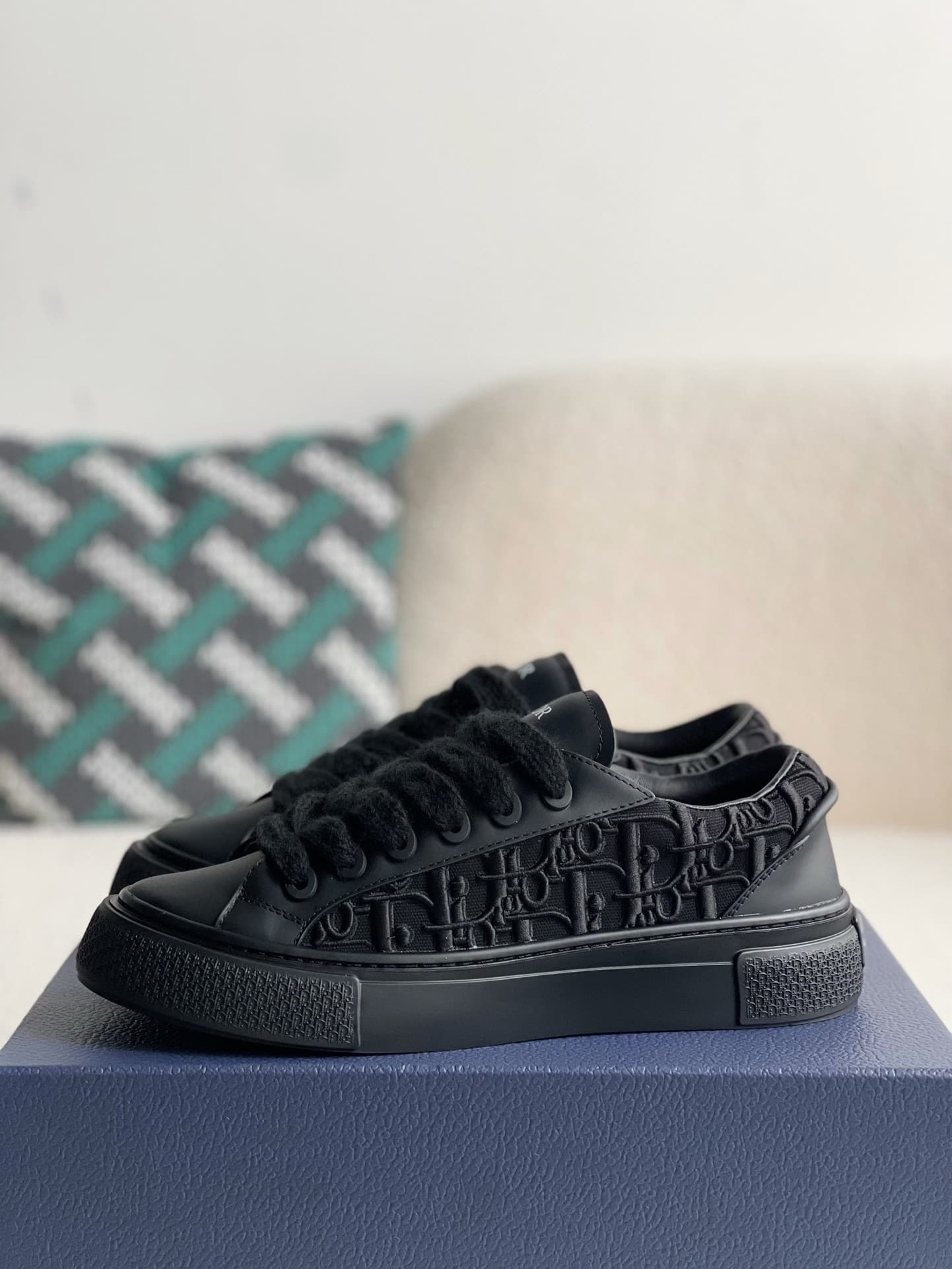 DR sneaker