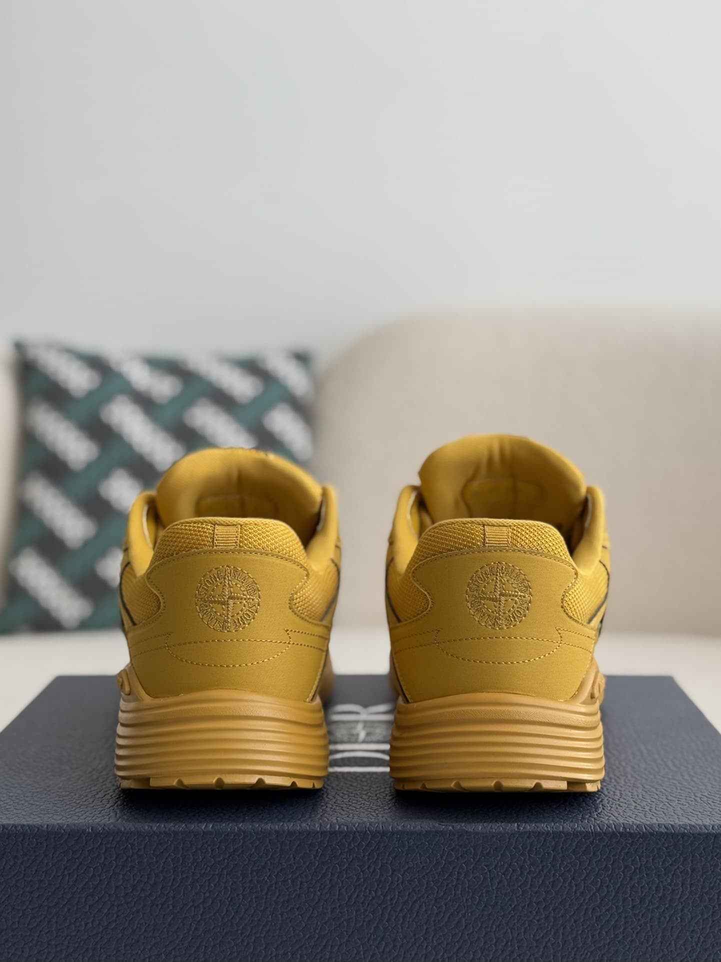 DR b30 sneaker