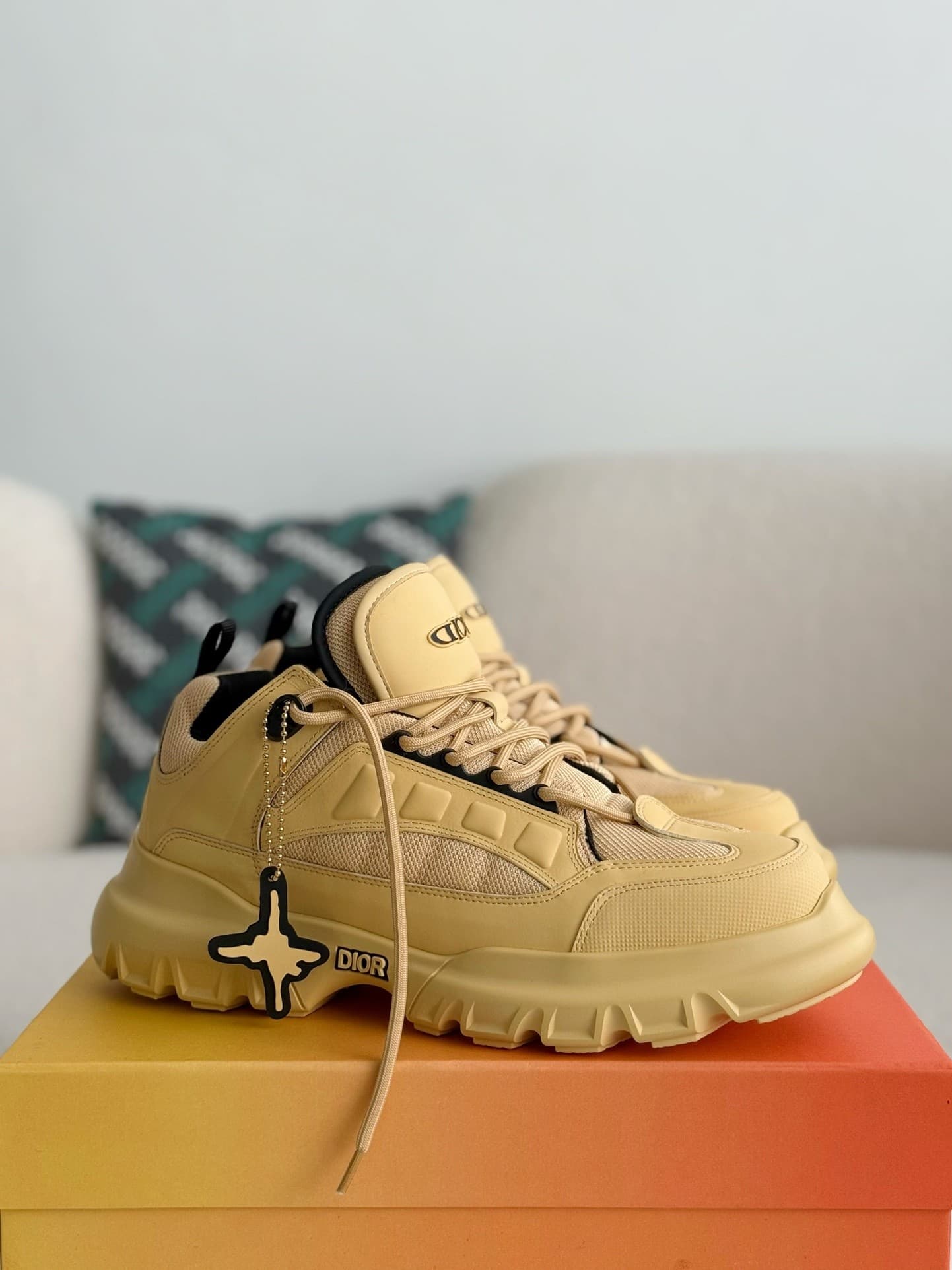 DR AND LEWIS HAMIL TON SNEAKER