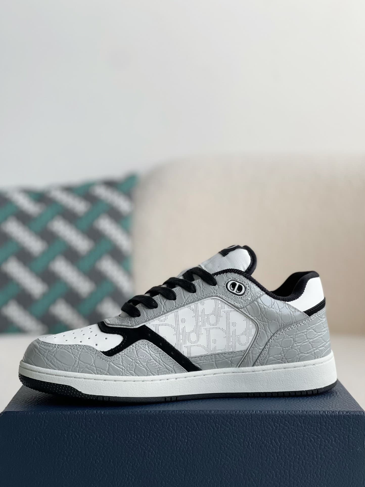 DR B27 Oblique Sneakers