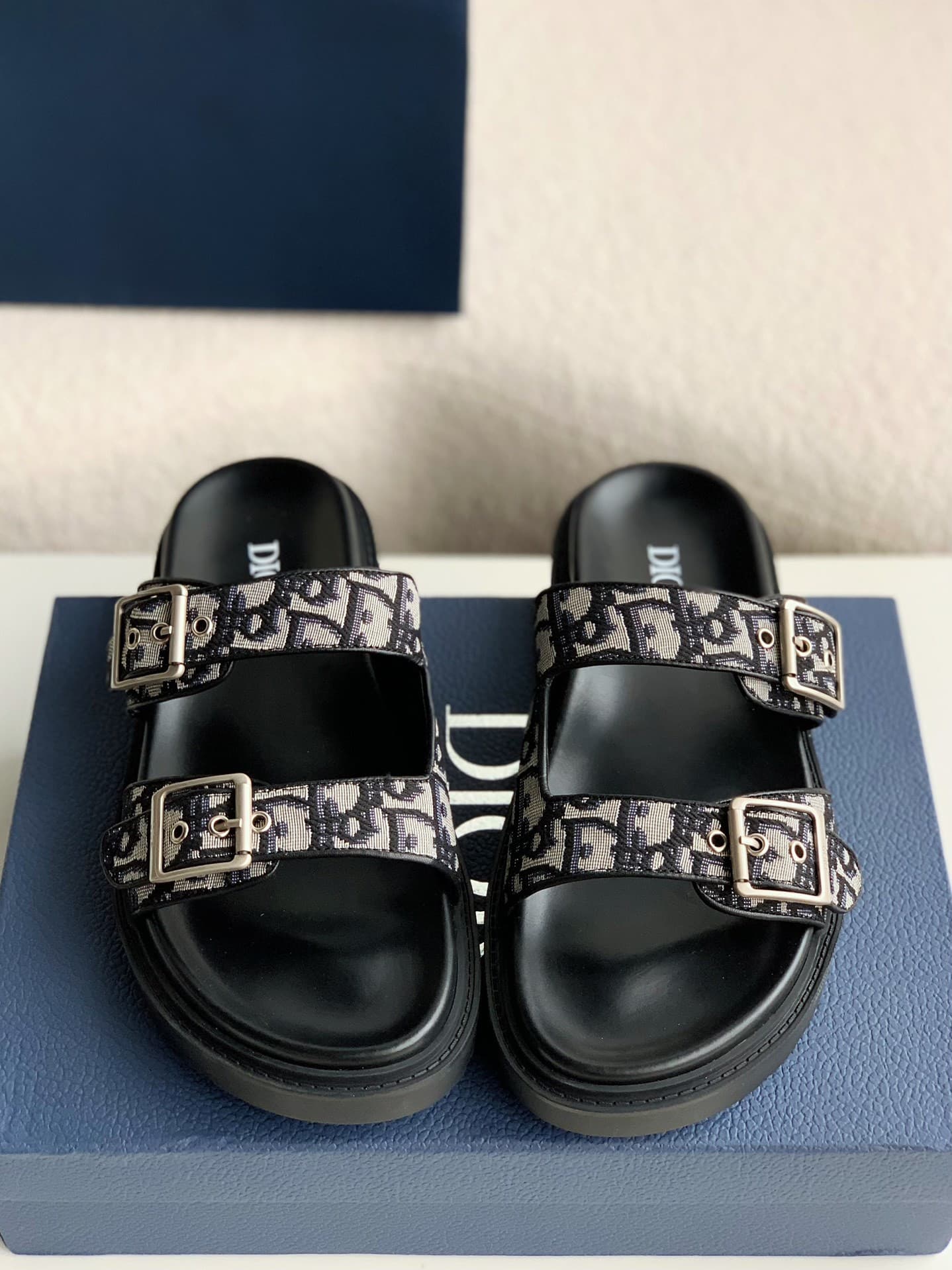 DR Classic B22 Clunky Sandals