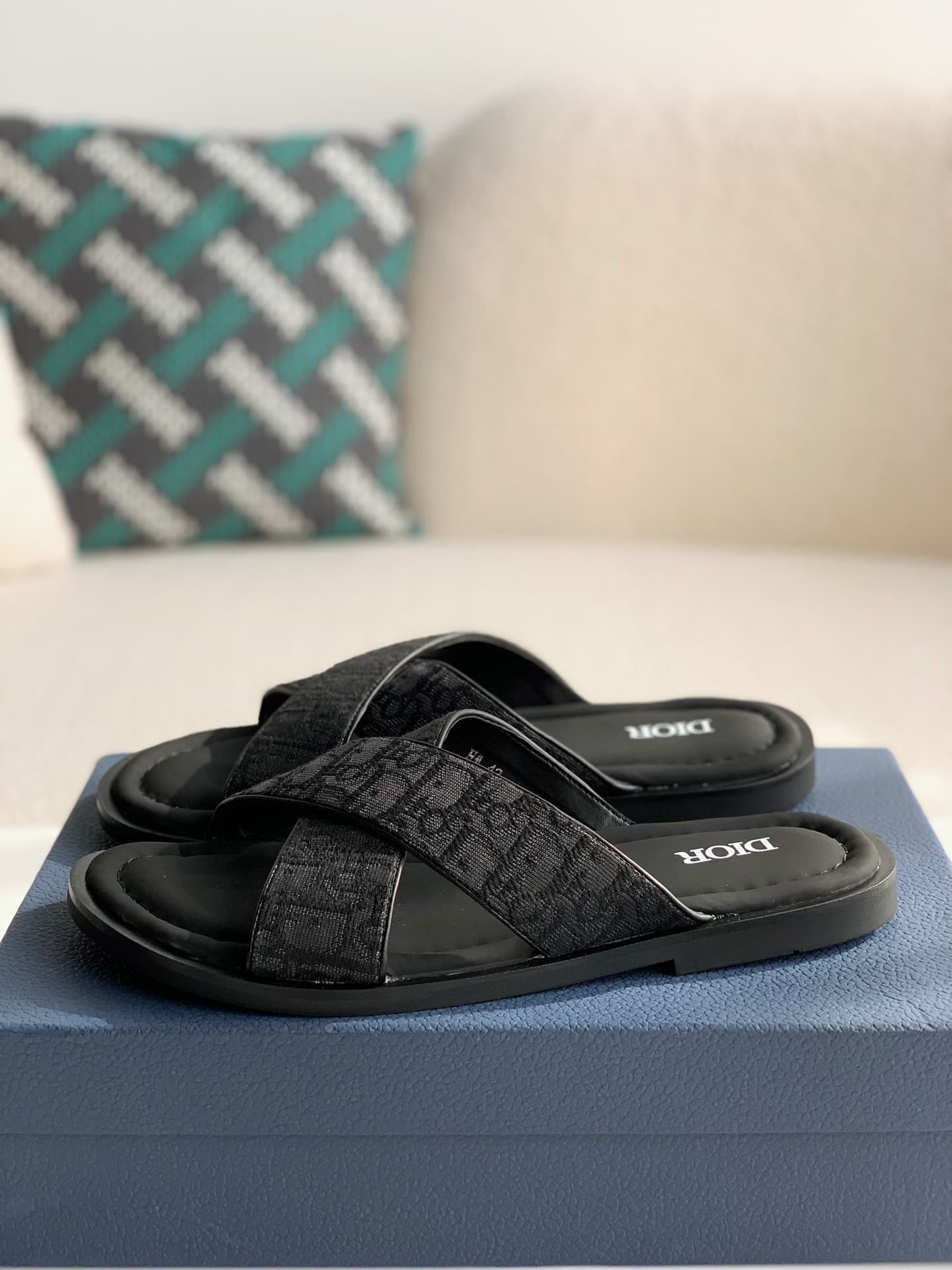 DR WOMEN'S SLIPPERS