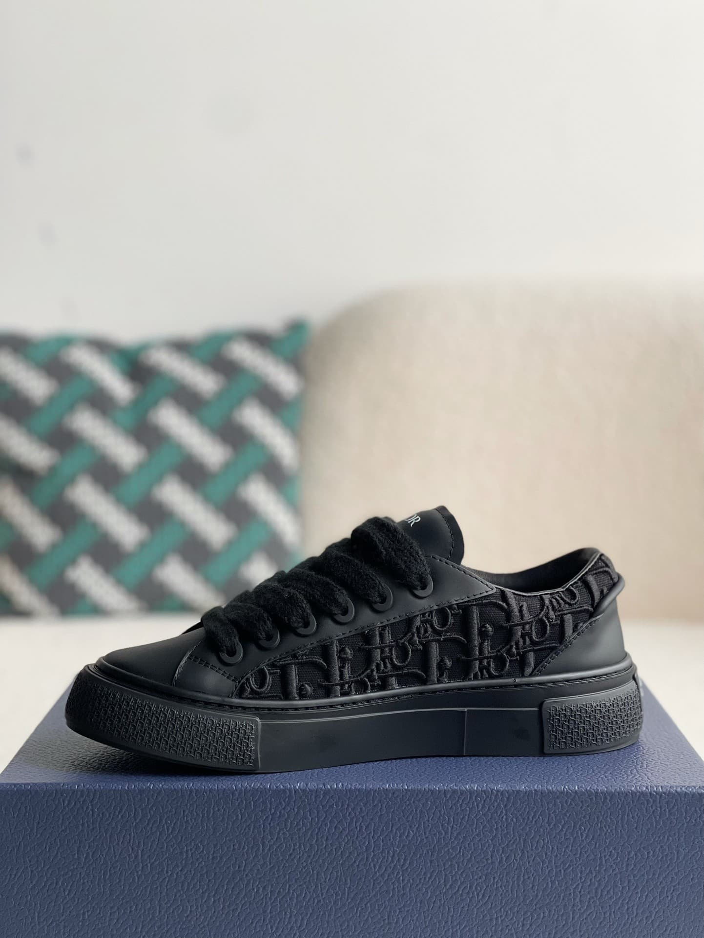 DR sneaker
