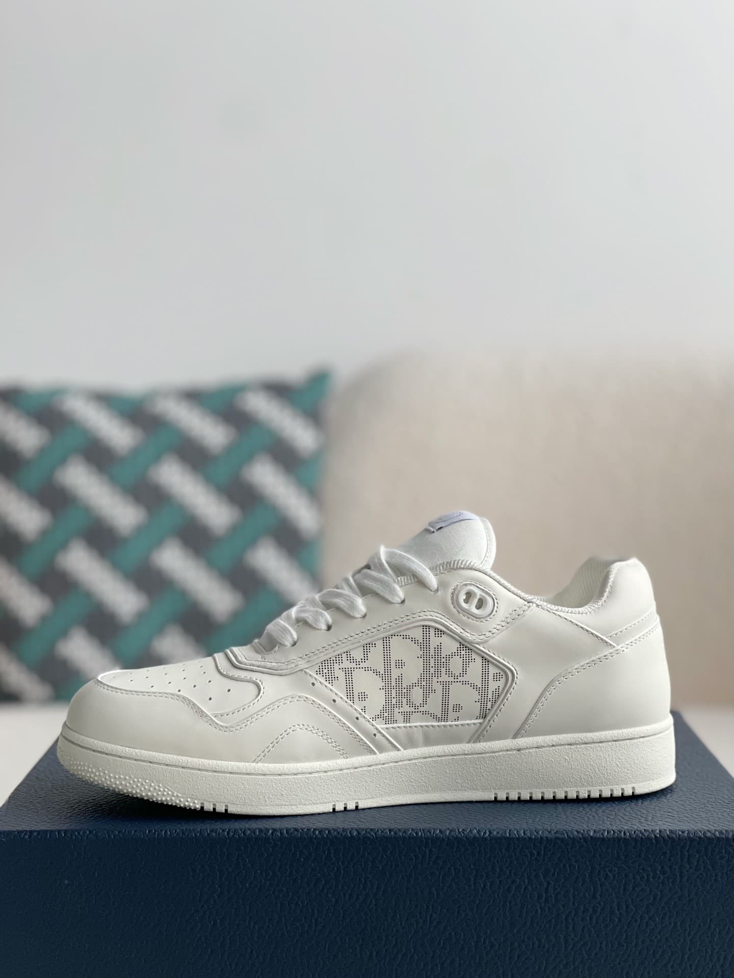 DR B27 Oblique Sneakers
