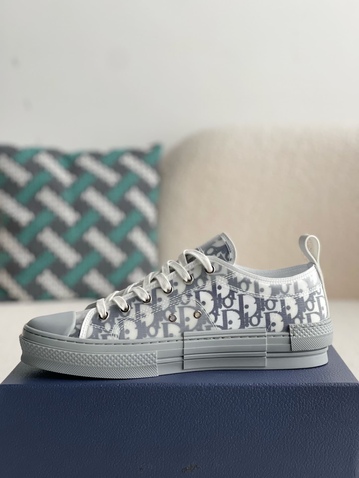 DR B23 oblique Sneaker