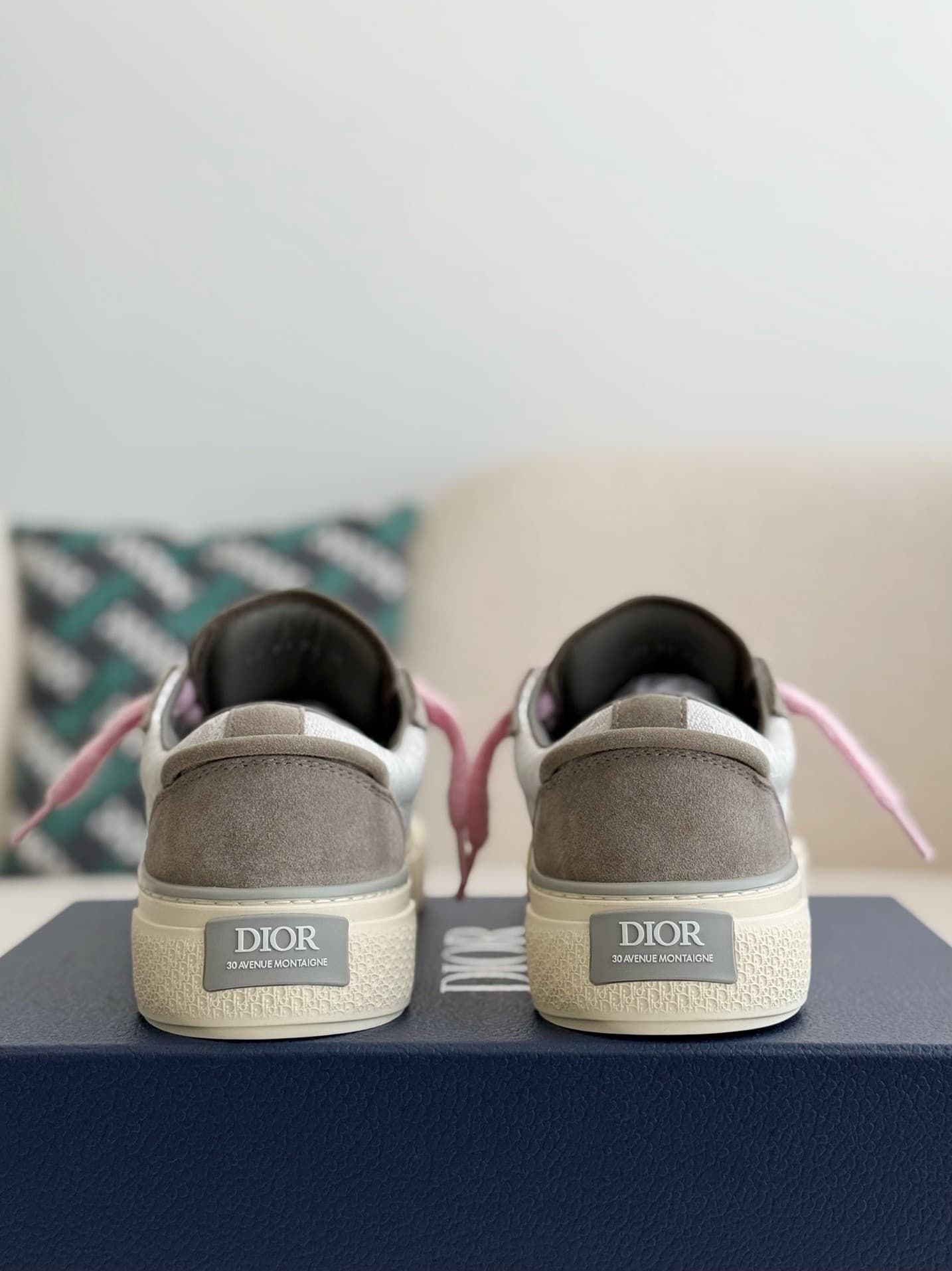 DR New B33 Sneaker