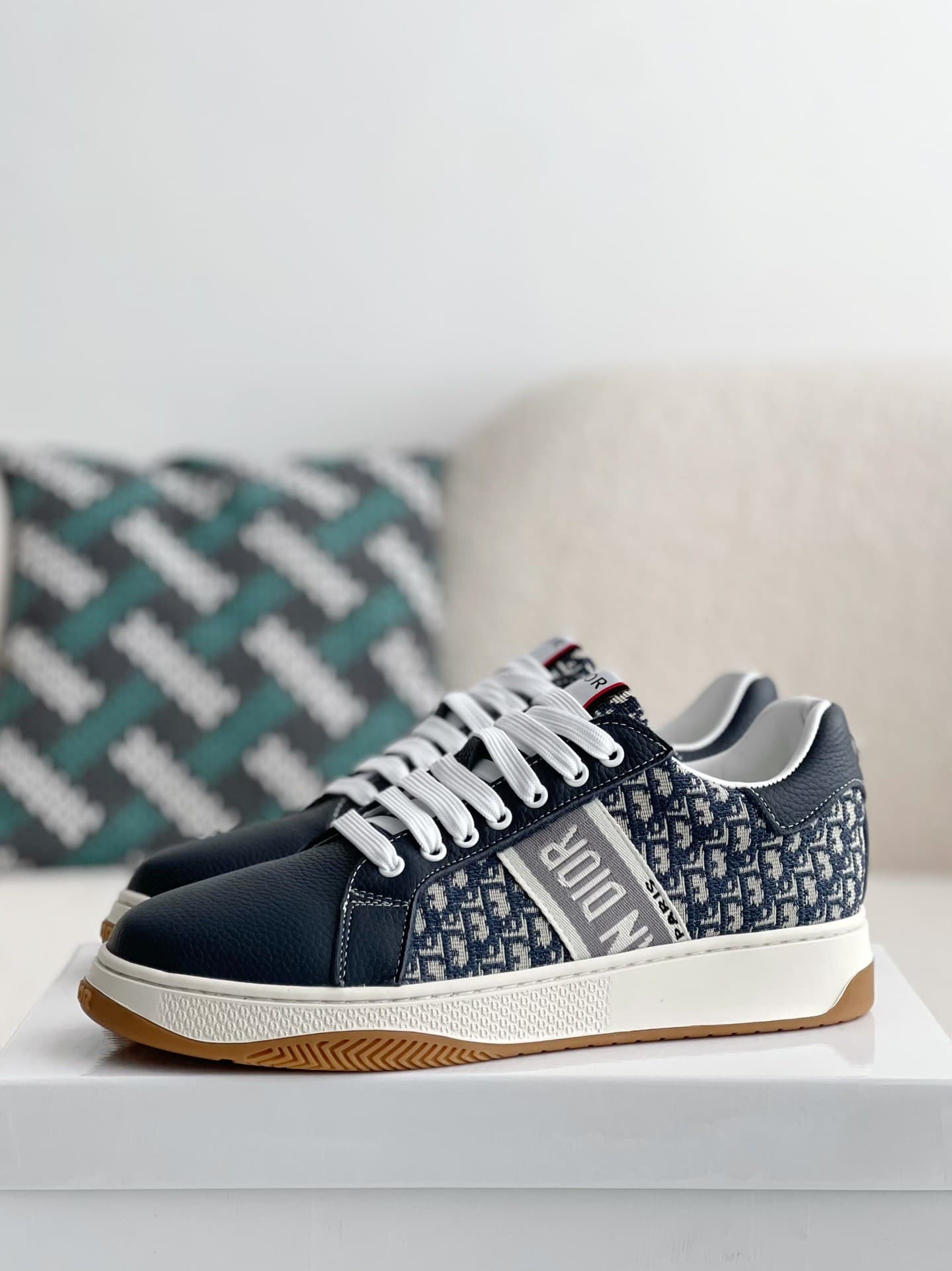 DR Sneakers