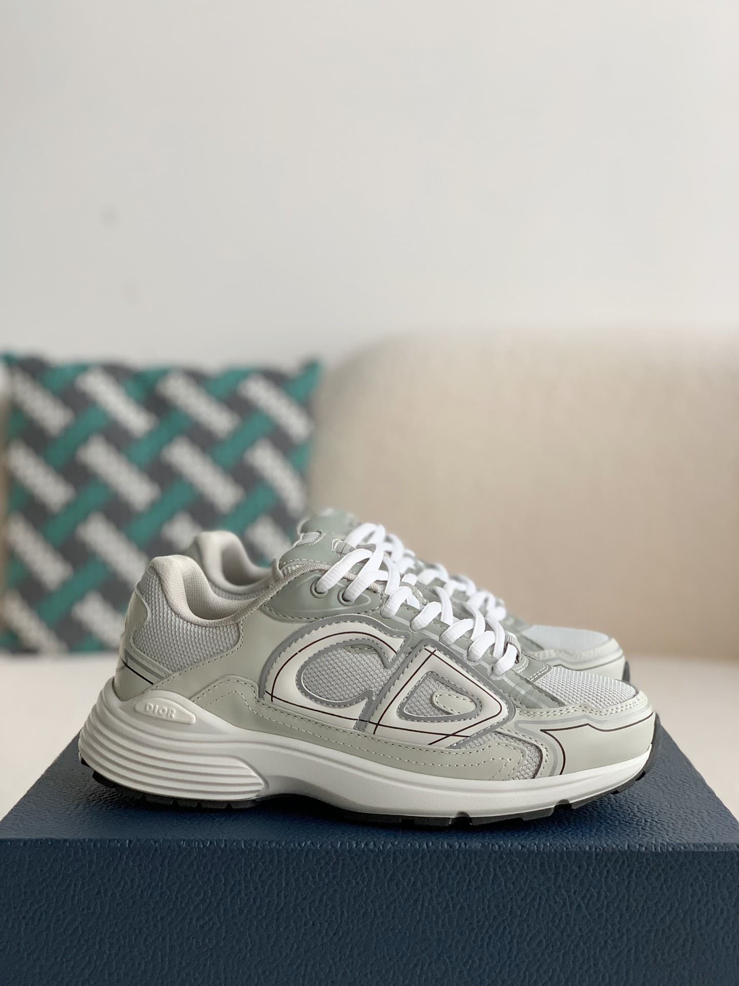 DR b23 sneaker