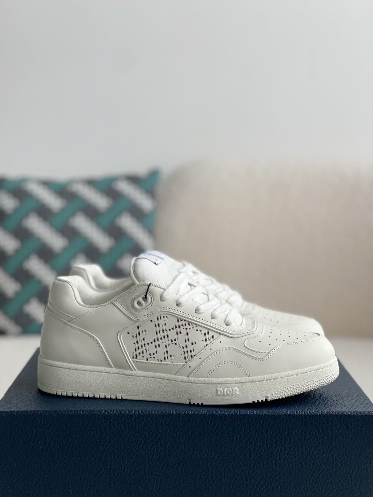 DR B27 Oblique Sneakers