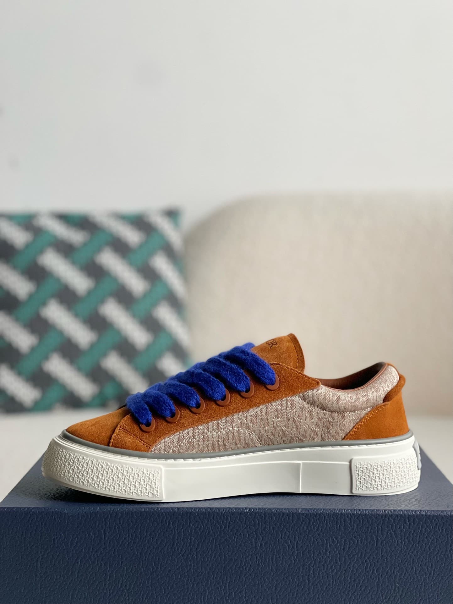 DR New B33 Sneaker