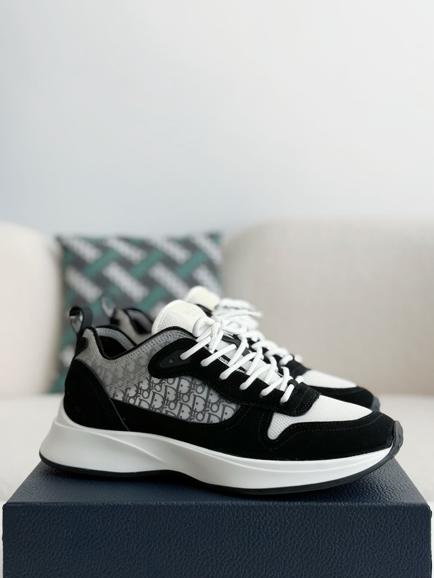 DR B25 Sneakers