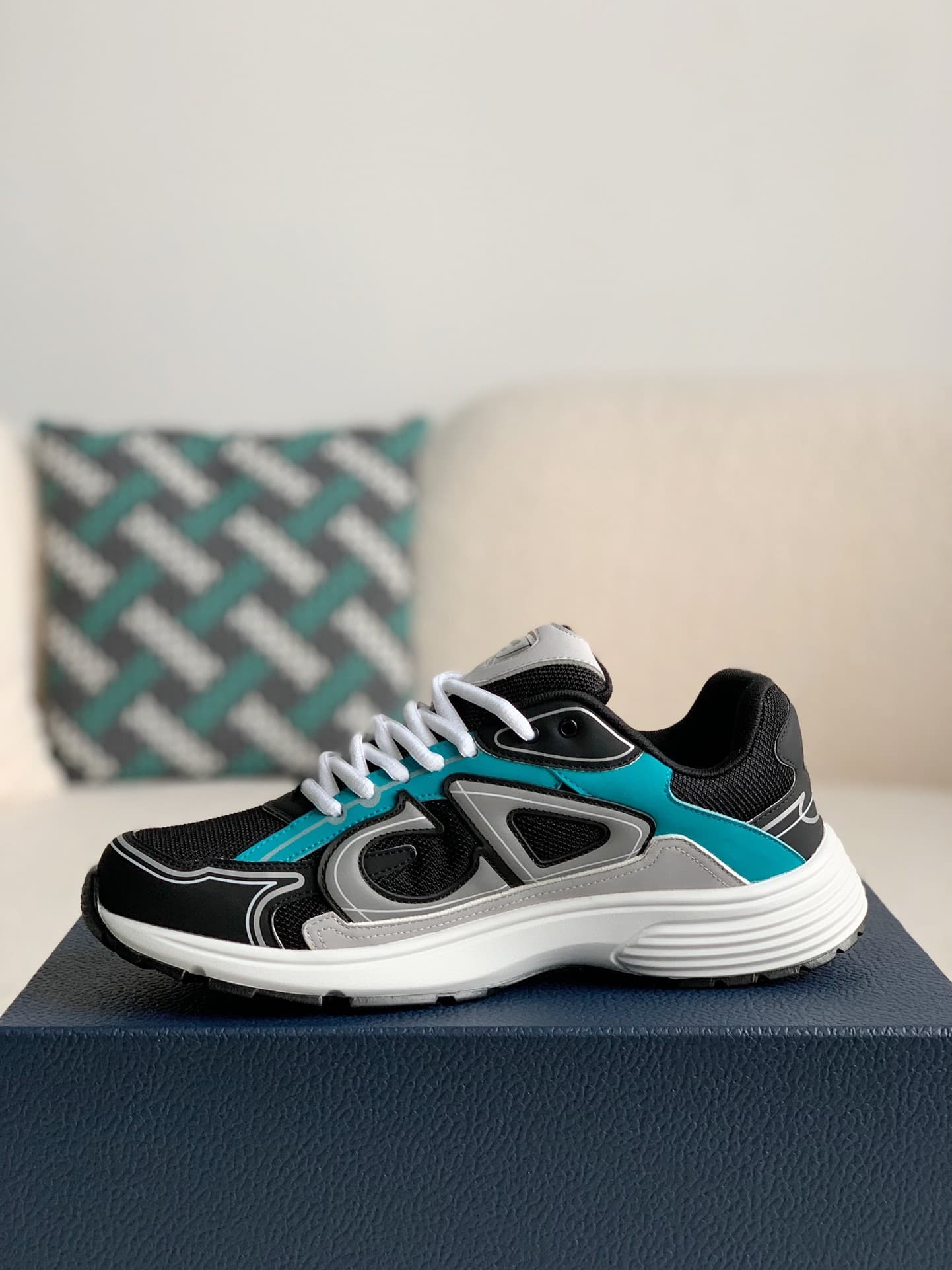 DR NEW ARRIVAL B30 Clunky Sneaker