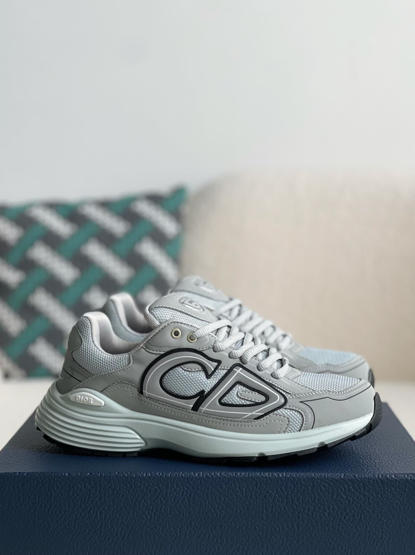 DR NEW ARRIVAL B30 Clunky Sneaker
